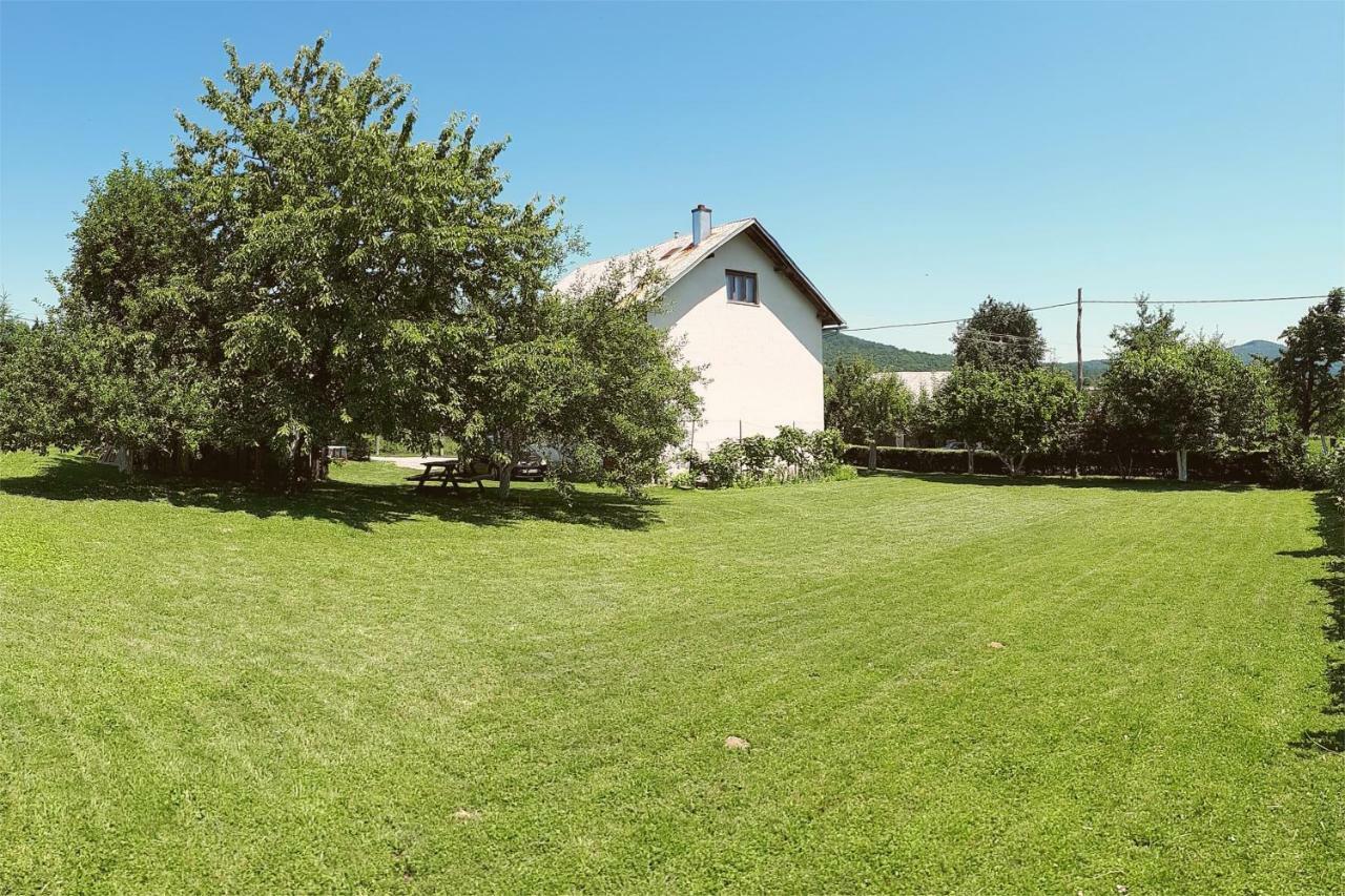 Asgard Guesthouse Josipdol Exteriör bild